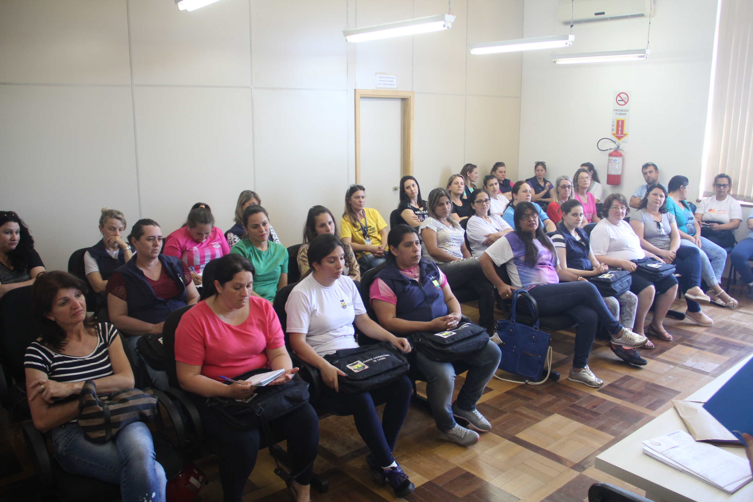 PREFEITURA ENTREGA EPI'S À AGENTES DE SAÚDE E DE COMBATE À ENDEMIAS